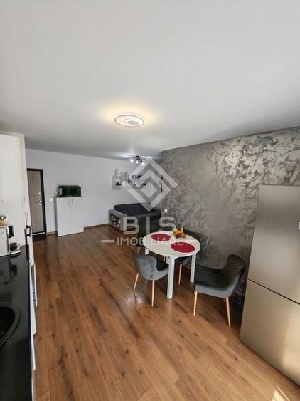 Apartament cu 3 camere decomandat în Sud