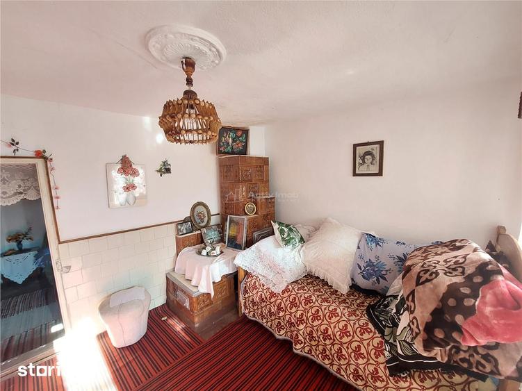 Casă cu 5 camere cu Teren 1200 Mp în Central