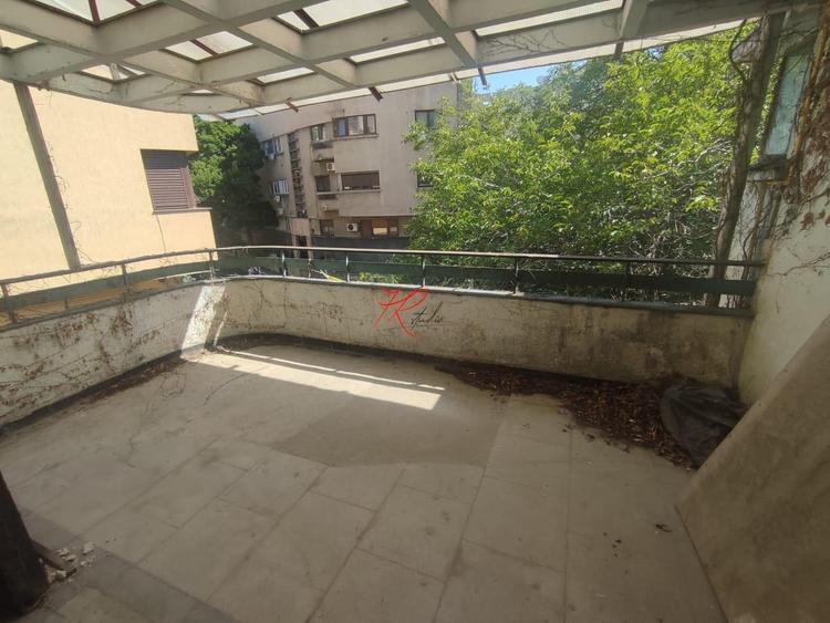 Apartament cu 3 camere semidecomandat în Libertății