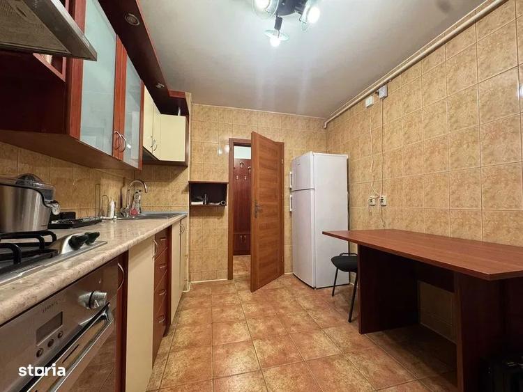 Apartament cu 4 camere semidecomandat, mobilat în Ștefan cel Mare