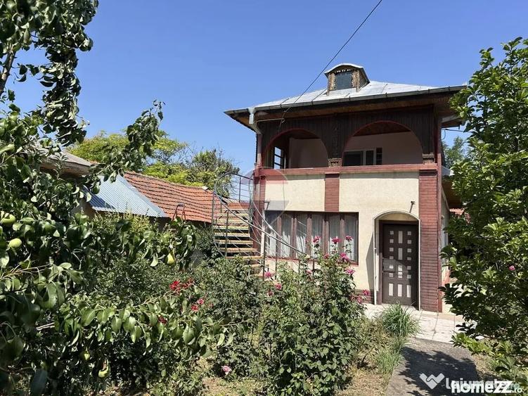 Casă cu 5 camere cu Teren 1129 Mp în Cunești