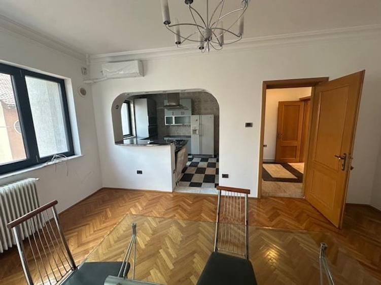 Casă individuală cu 12 camere cu Piscina în Cotroceni
