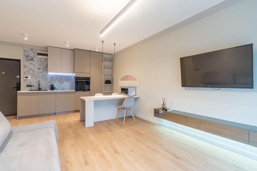 Apartament cu 2 camere semidecomandat în Central