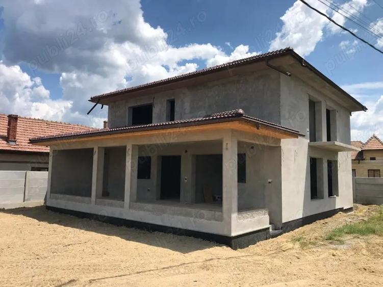 Casă cu Teren 582 Mp în Budești