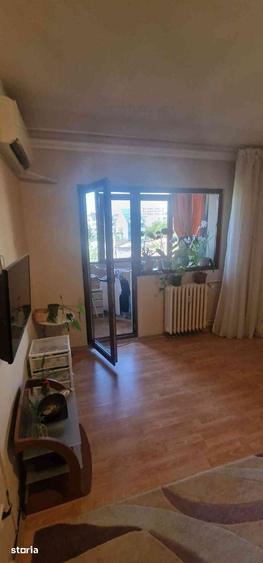 Apartament cu 2 camere decomandat în Titan