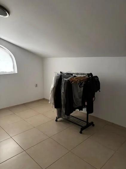 Casă cu 5 camere în Central