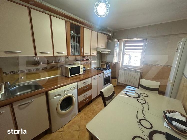 Apartament cu 3 camere decomandat în Micro 11