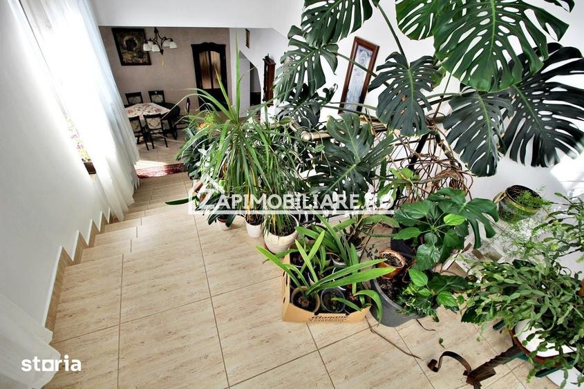 Casă cu 8 camere cu Teren 1100 Mp în Sântana de Mureș