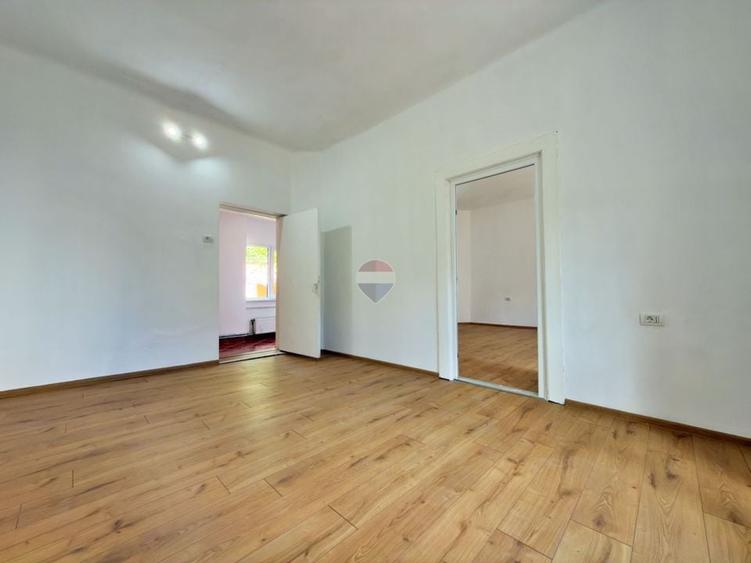 Casă individuală cu 5 camere cu Teren 760 Mp în Drăgășani