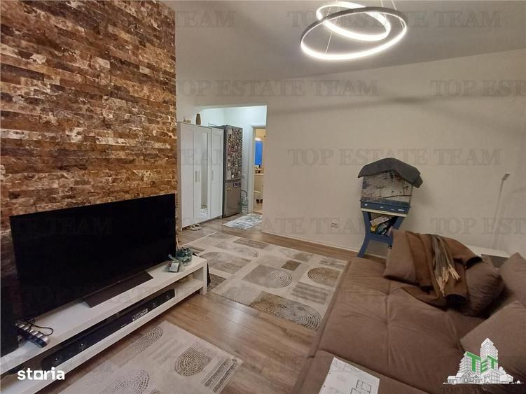 Apartament cu 3 camere semidecomandat în Roșu
