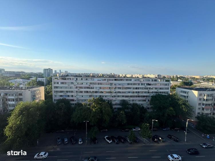 Apartament cu 4 camere decomandat în Ștefan cel Mare