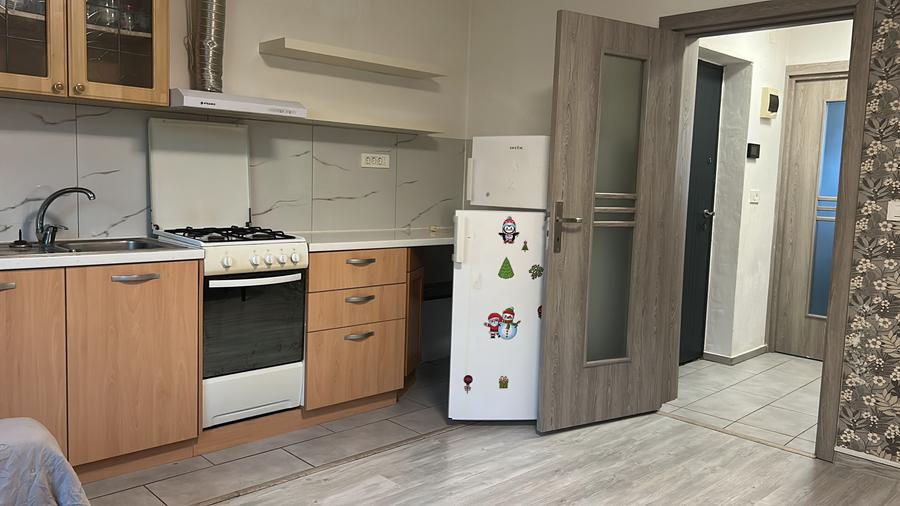 Apartament cu 2 camere decomandat în Exterior Vest