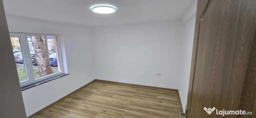 Apartament cu 4 Camere Semidecomandate - Parter Zona George Enescu - Suceava (Suceava) - 5