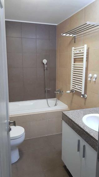 Apartament cu 3 camere decomandat în Păcii