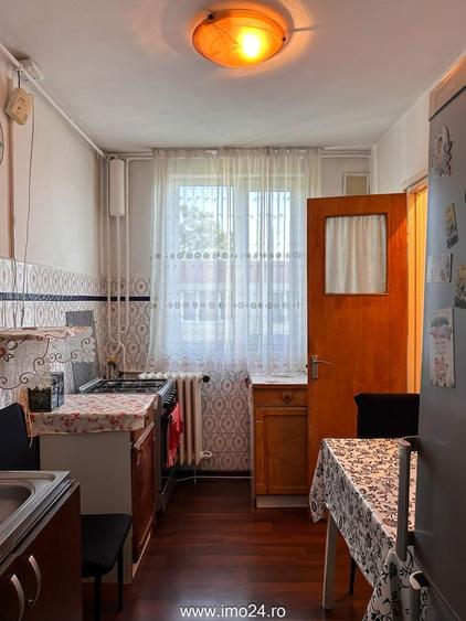 Apartament cu 4 camere decomandat în Rahova