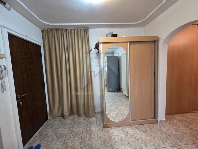 Apartament cu 3 camere decomandat, mobilat în Rahova