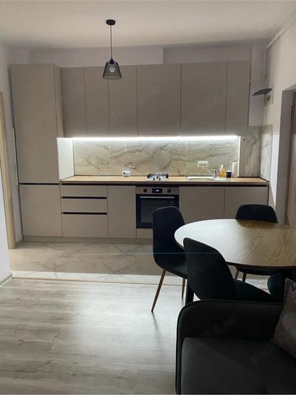 Apartament cu 2 camere semidecomandat în Girocului