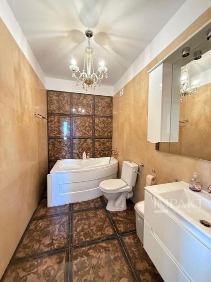 Apartament cu 3 camere semidecomandat în Zorilor