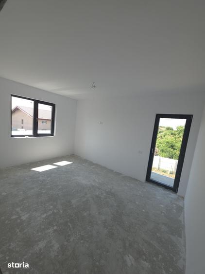 Casă cu 4 camere cu Teren 400 Mp în Domnești