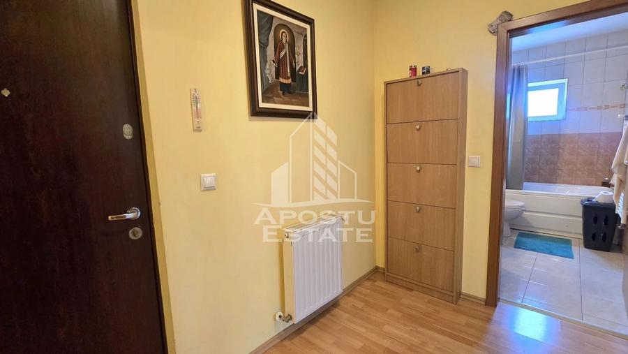 Apartament cu 3 camere decomandat, mobilat în Aradului