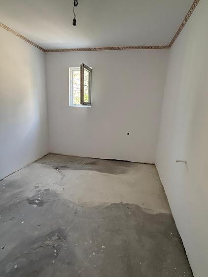 Casă cu 6 camere cu Canalizare în Mihai Bravu