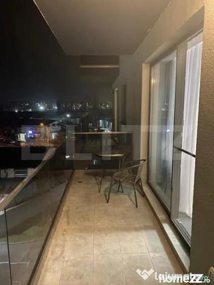Apartament cu 3 camere semidecomandat în Calea București