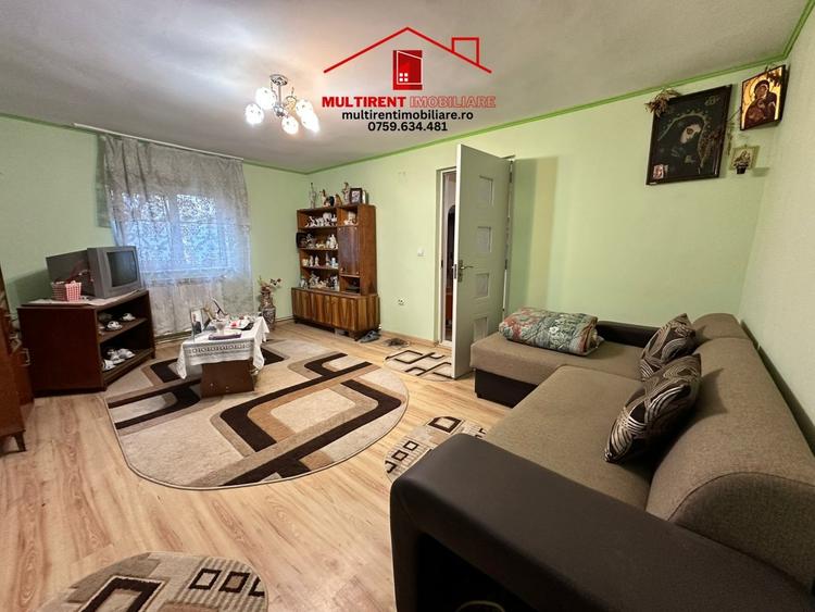 Casă individuală cu 6 camere cu Teren 693 Mp în Exterior Sud