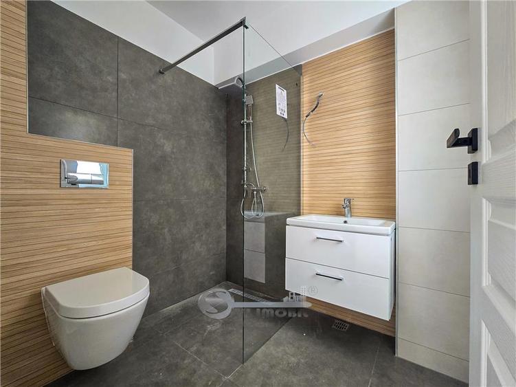 Apartament cu 3 camere decomandat în Galata