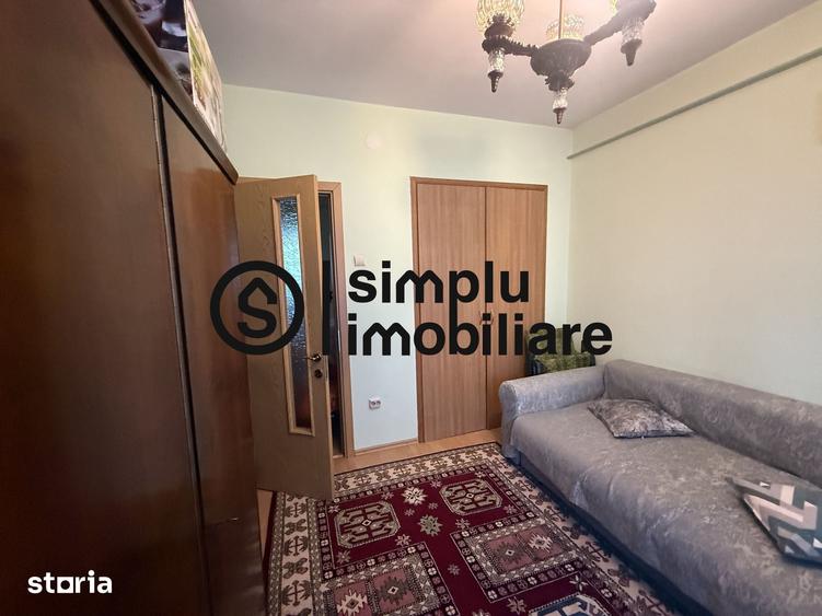 Apartament cu 3 camere semidecomandat în Calea București