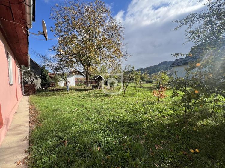 Casă individuală cu 4 camere cu Teren 904 Mp în Bucșoaia