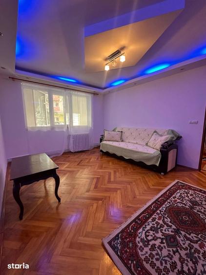 Apartament cu 3 camere semidecomandat în Traian