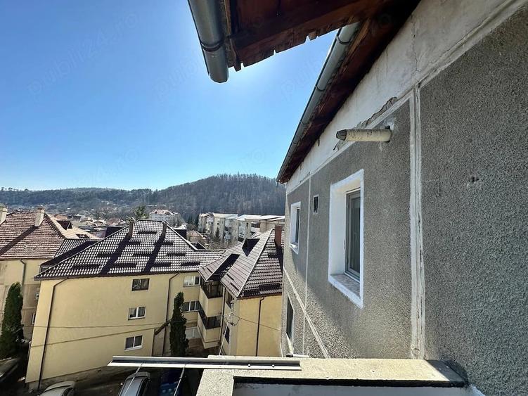 Apartament cu 3 camere decomandat în Coman