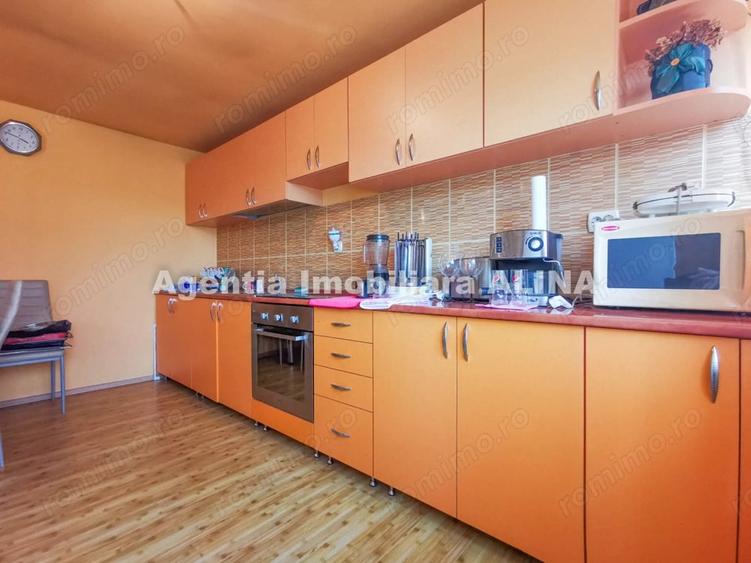 Casă cu 3 camere în Vulcan