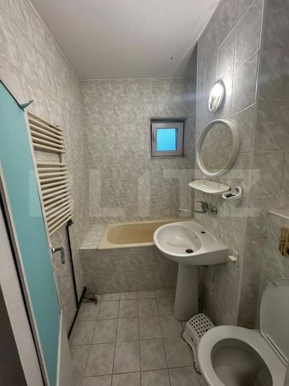 Apartament cu 4 camere decomandat, mobilat în Micro 15