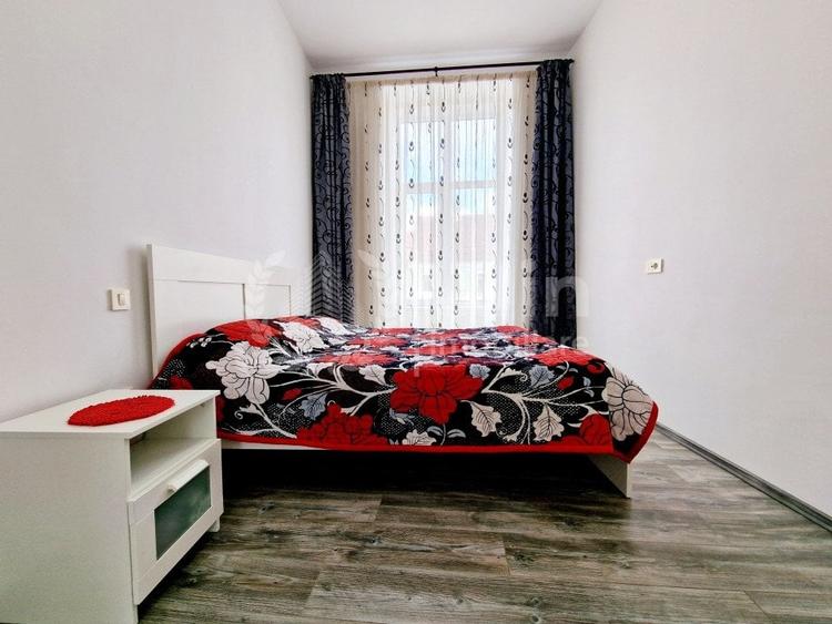 Apartament cu 3 camere semidecomandat, mobilat în Central