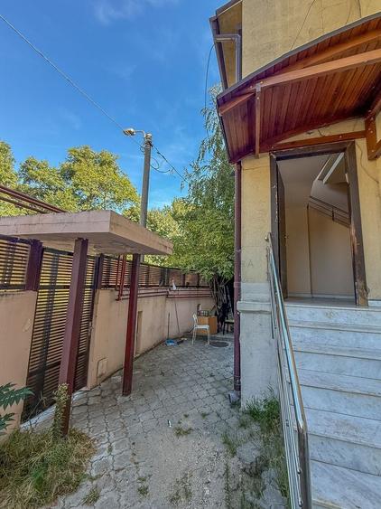 Apartament cu 3 camere semidecomandat în Cotroceni