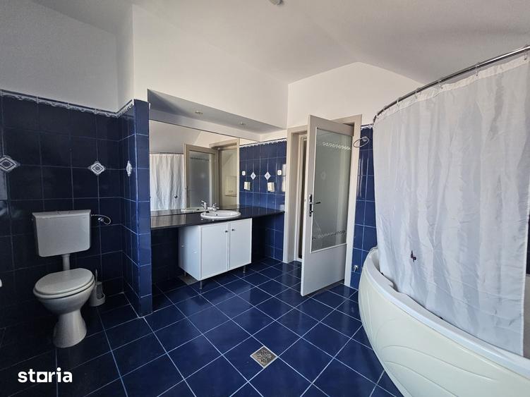 Casă cu 6 camere cu Teren 450 Mp în Central