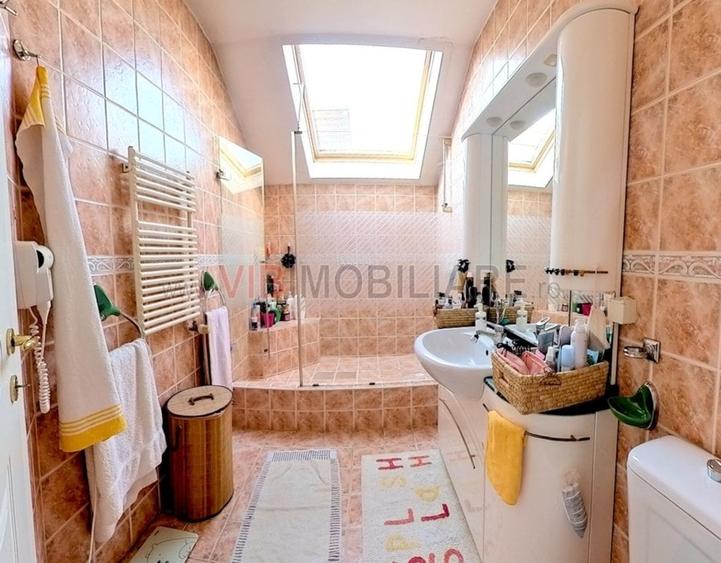 Casă cu 5 camere cu Piscina în Dămăroaia