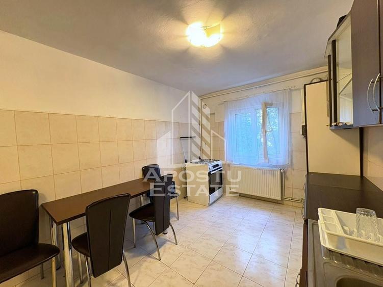 Apartament cu 3 camere decomandat, mobilat în Soarelui