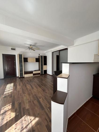 Apartament cu 3 camere decomandat în Bujoreni