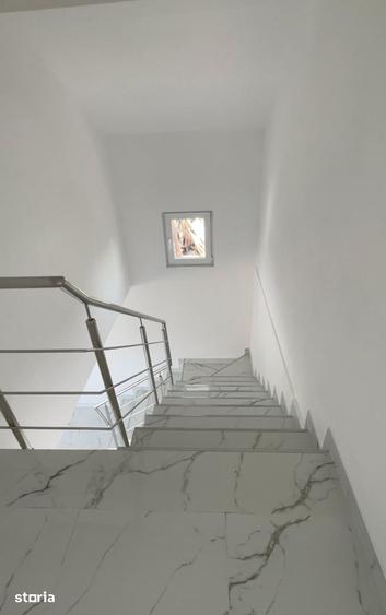 Casă cu 5 camere cu Teren 200 Mp în Lumina
