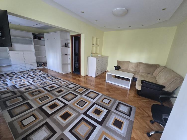 Apartament cu 4 camere decomandat în Moșilor