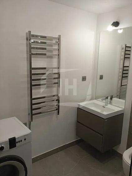 Apartament cu 2 camere semidecomandat, mobilat în Semicentral