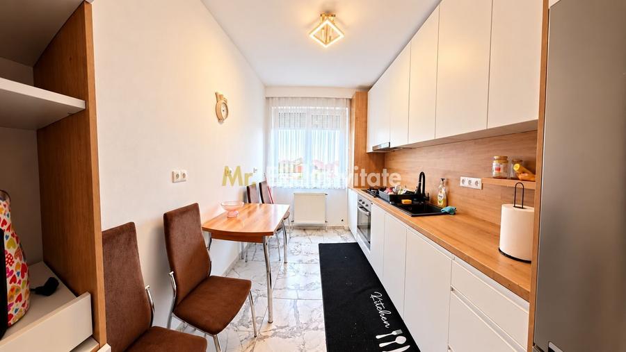 Apartament cu 4 camere decomandat, mobilat în Central
