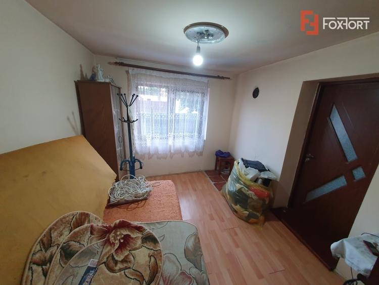 Casă individuală cu 6 camere cu Teren 1200 Mp în Gătaia