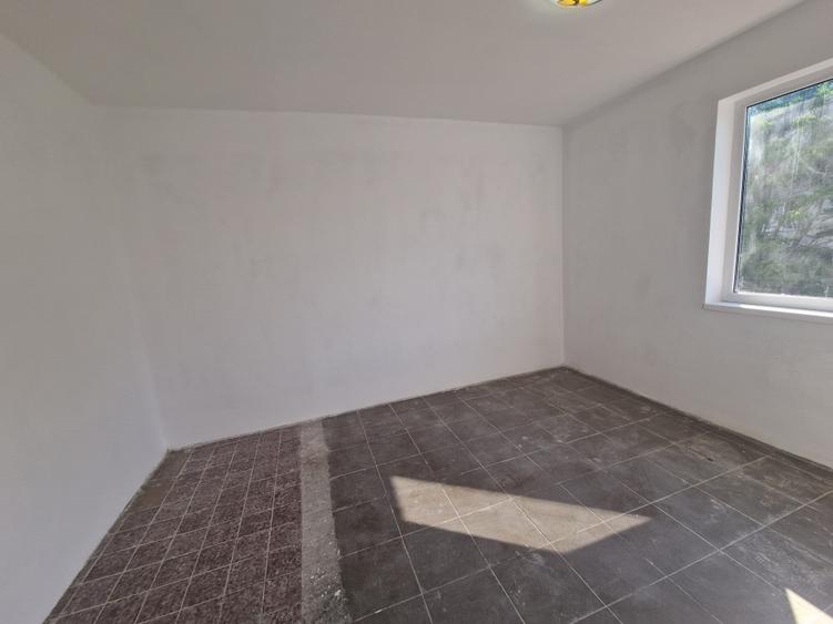 Garsonieră decomandată în Sud