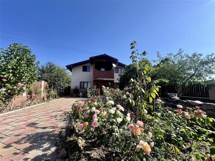 Casă individuală cu 5 camere cu Teren 1382 Mp în Voinești