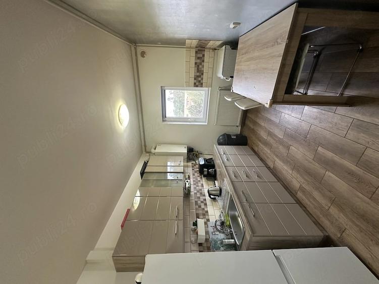 Apartament cu 3 camere semidecomandat în UMT