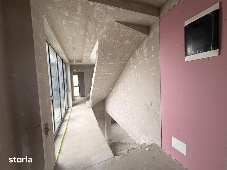 Casă cu 6 camere cu Teren 300 Mp în Gruia