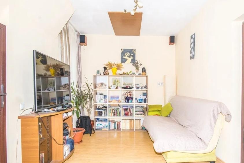 Apartament cu 4 camere semidecomandat, mobilat în Central